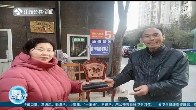 捡到万元现金不心动 保洁保安联手寻找失主如数归还