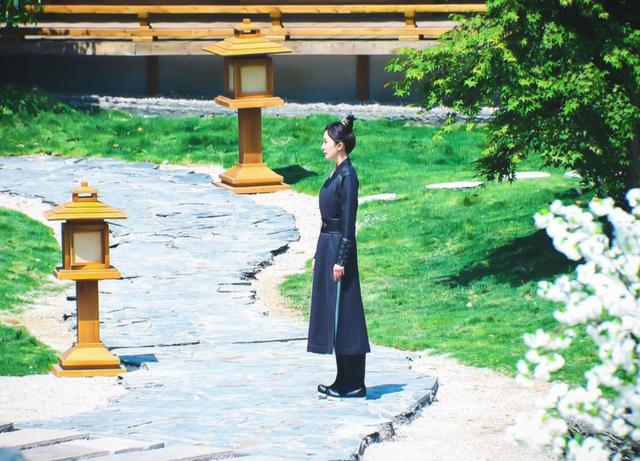 杨幂新戏发布宣传海报，造型可人，大多数观众