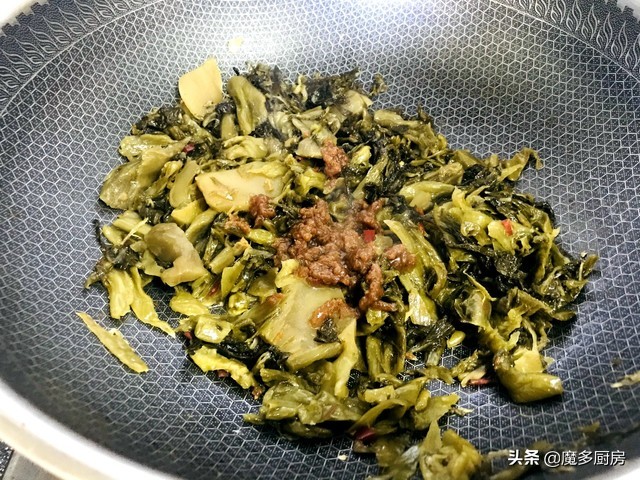 I made a big pot of pickled fish for less than 40 yuan. It was sour and refreshing, so I don’t need to order takeaway in the future.