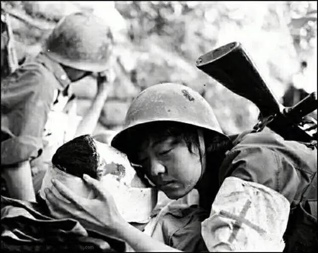 对越反击战，18岁战士牺牲前不知爱情滋味，女护士献上感人一吻-第1张图片-大千世界