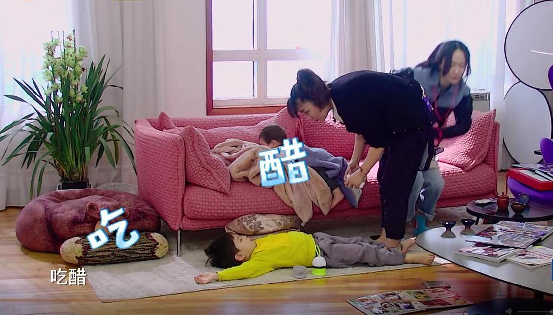 嗯哼4岁就能回答难题，霍思燕教育方法值得学习，她做了什么