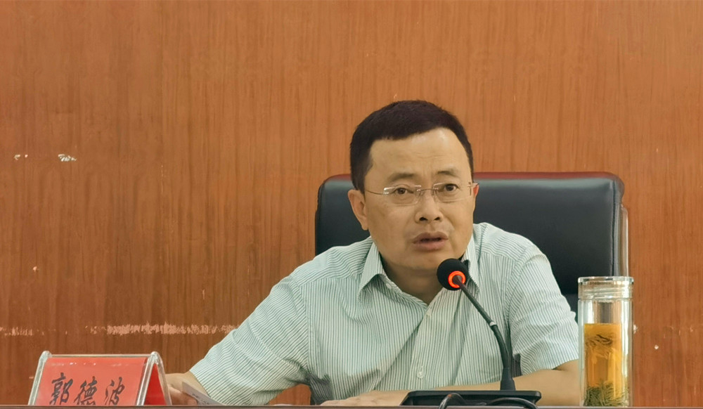 扬帆破浪再起航，携手奋进写华章