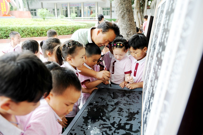 淅川县实验幼儿园：参访小学，快乐衔接