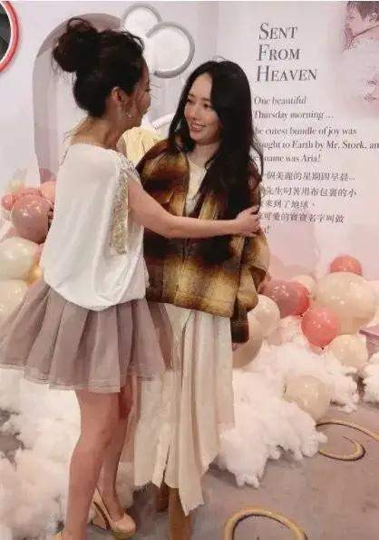 小向太郭碧婷产后颜值暴跌！素颜暴瘦太多不敢