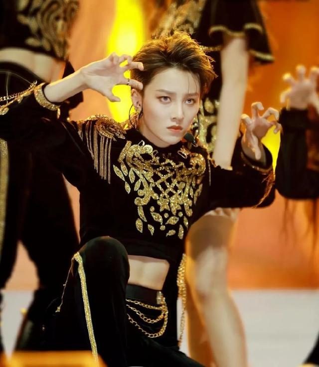 刘雨昕虞书欣上李佳琦直播间：虞书欣被赞情商