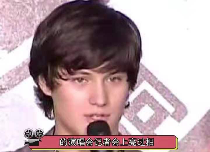 周华健儿子晒照被嘲，父子同框像兄弟，网友：混血儿子都长残了