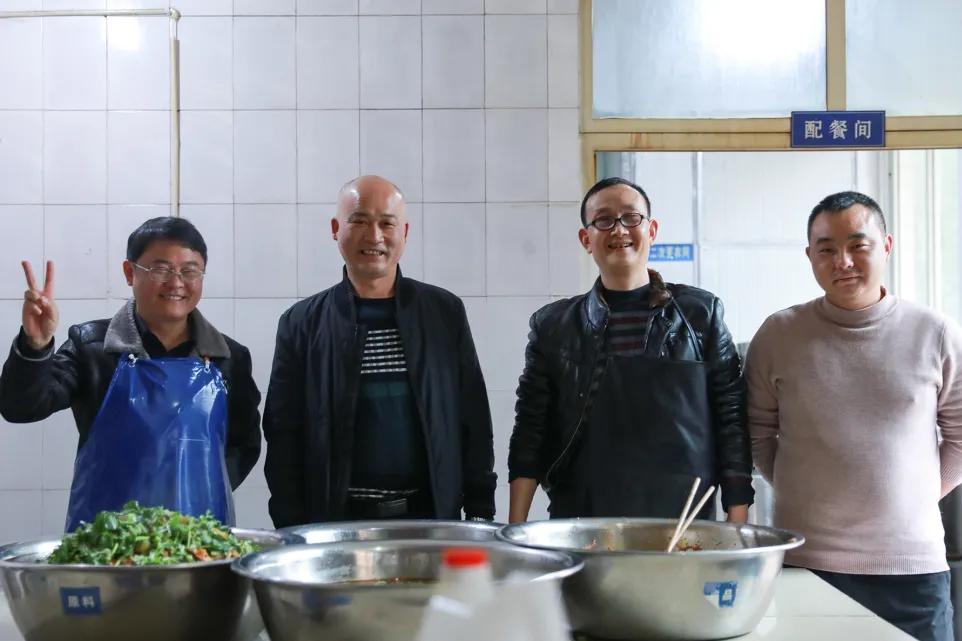 老师，您笑起来真好看——记双流区金桥小学“三八”妇女节活动