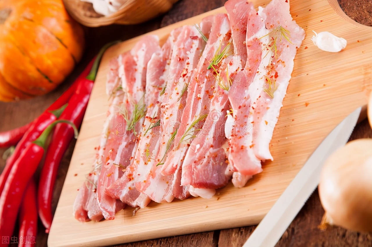 买排骨时，聪明人专挑这两个部位，肉多骨少，一斤才10元左右