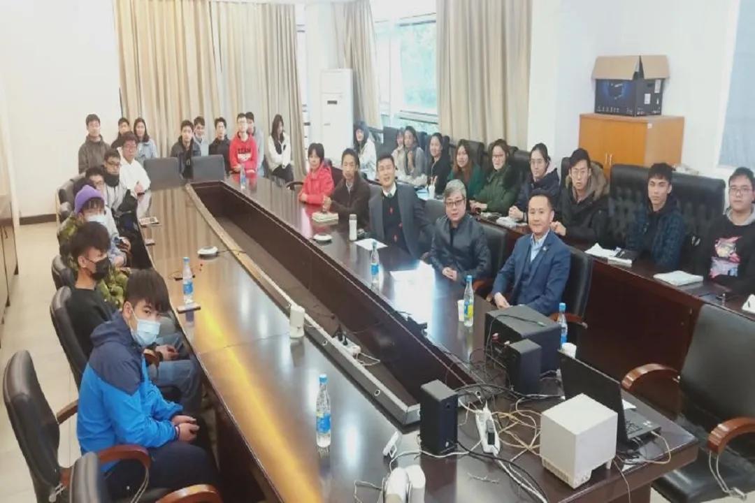 龚元｜应邀出席广州市楼宇建筑评定与经济促进报告会