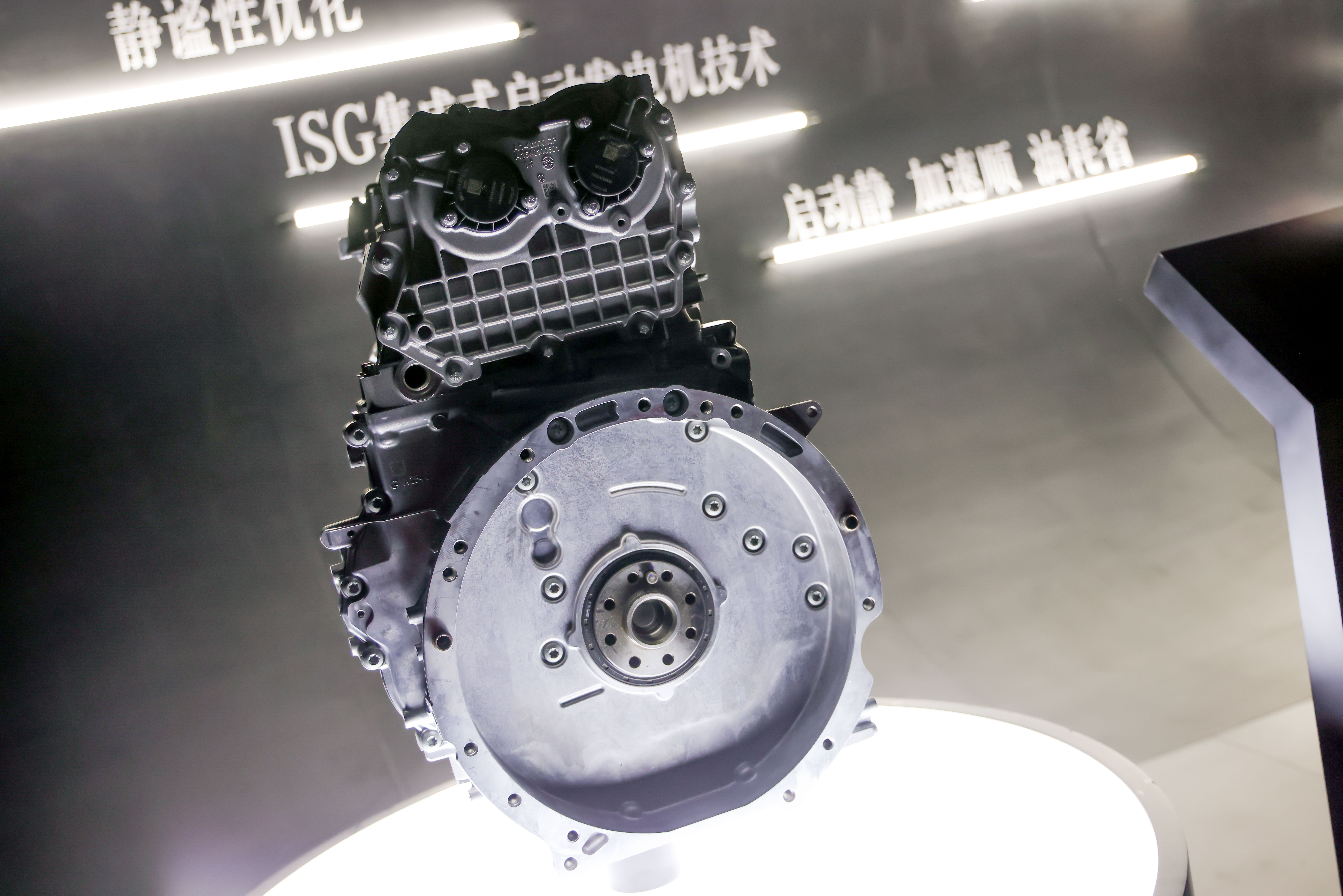 全新梅赛德斯-奔驰长轴距C级车重庆上市 越级实力拓展豪华舒适区