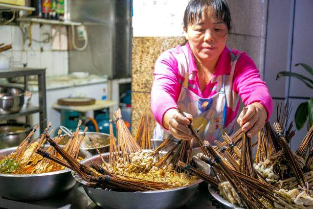成都祥和里这条600米的美食巷子，要带5个胃才敢去吃
