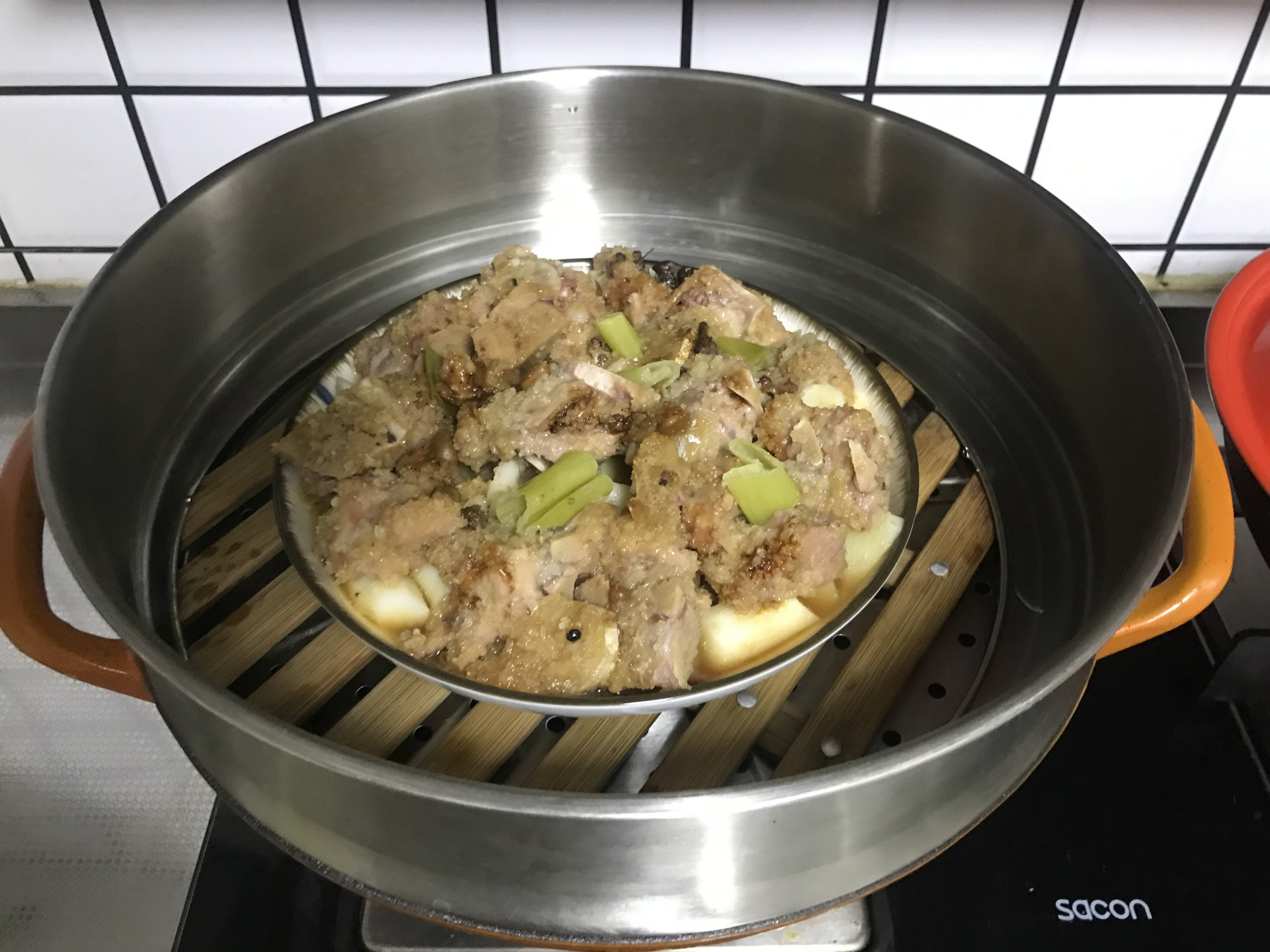 蒸排骨，先焯水是错的，只需多加1步，肉质滑嫩多汁，好吃不上火