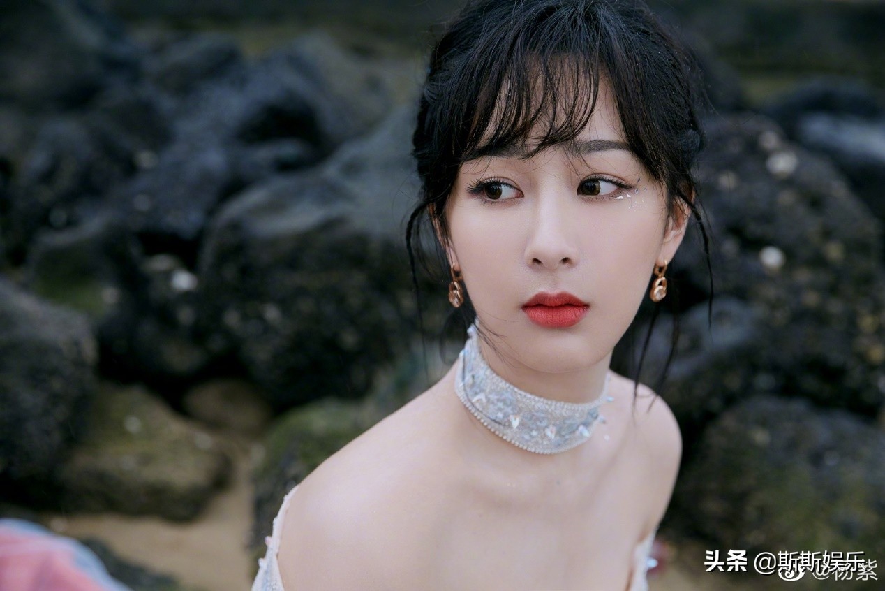 杨紫黑粉被罚10万，被告后却装病卖惨，法庭上哭