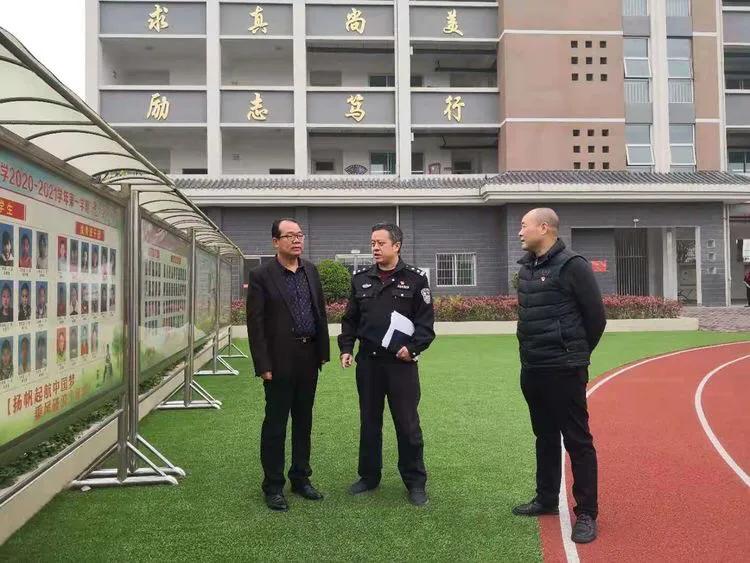 汉中交警一大队深入辖区中小学校开展交通安全座谈