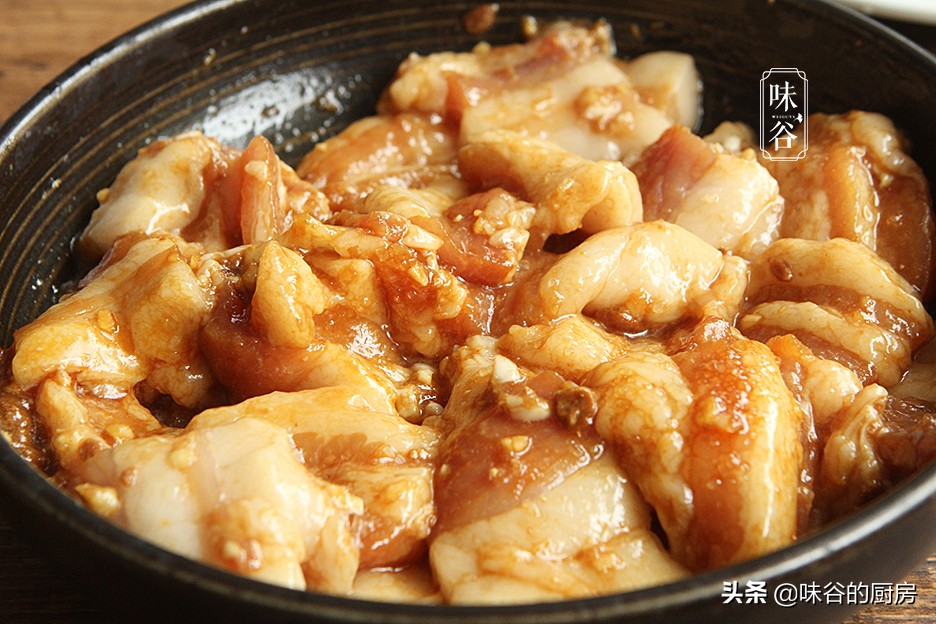 入秋贴秋膘了，五花肉这样做，酥香软烂不油腻，看着都流口水