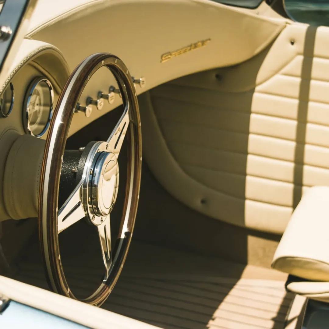 富豪的海上座驾，游艇界的至臻收藏品，灵感来自保时捷古董敞篷车