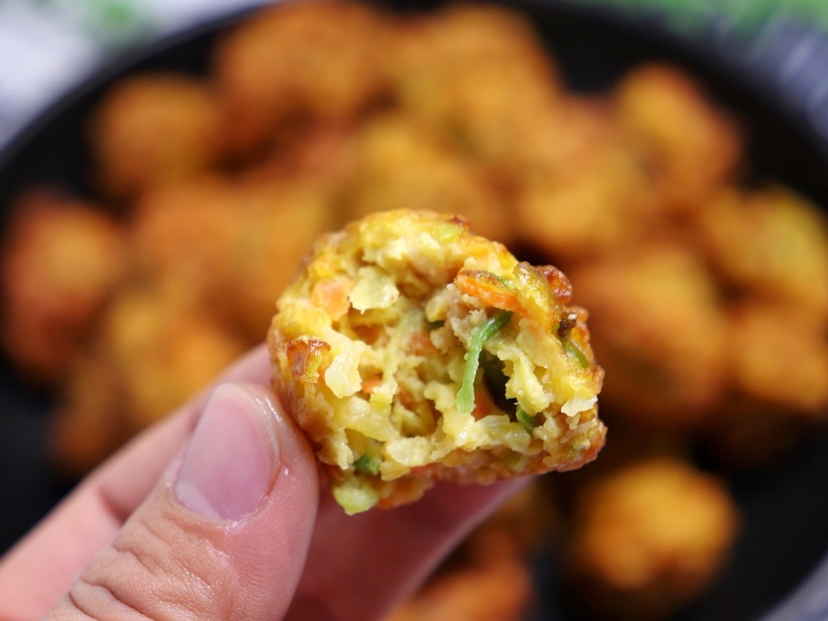 家常萝卜丸子的做法，简单好做，外酥里嫩，一口一个真过瘾