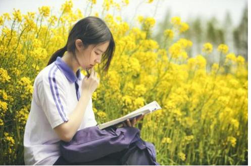 娇妻酷似刘亦菲，丈夫每天要亲吻10多次，妻子无