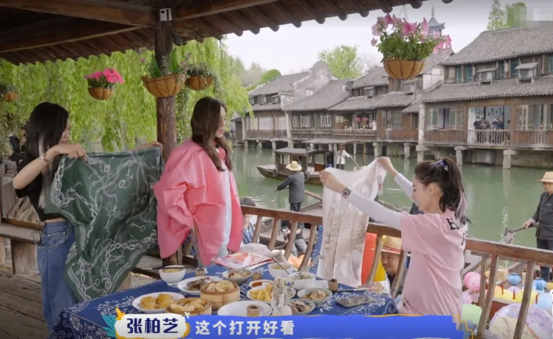 点一桌菜就吃几口,明星们录真人秀浪费食物一个比一个过分