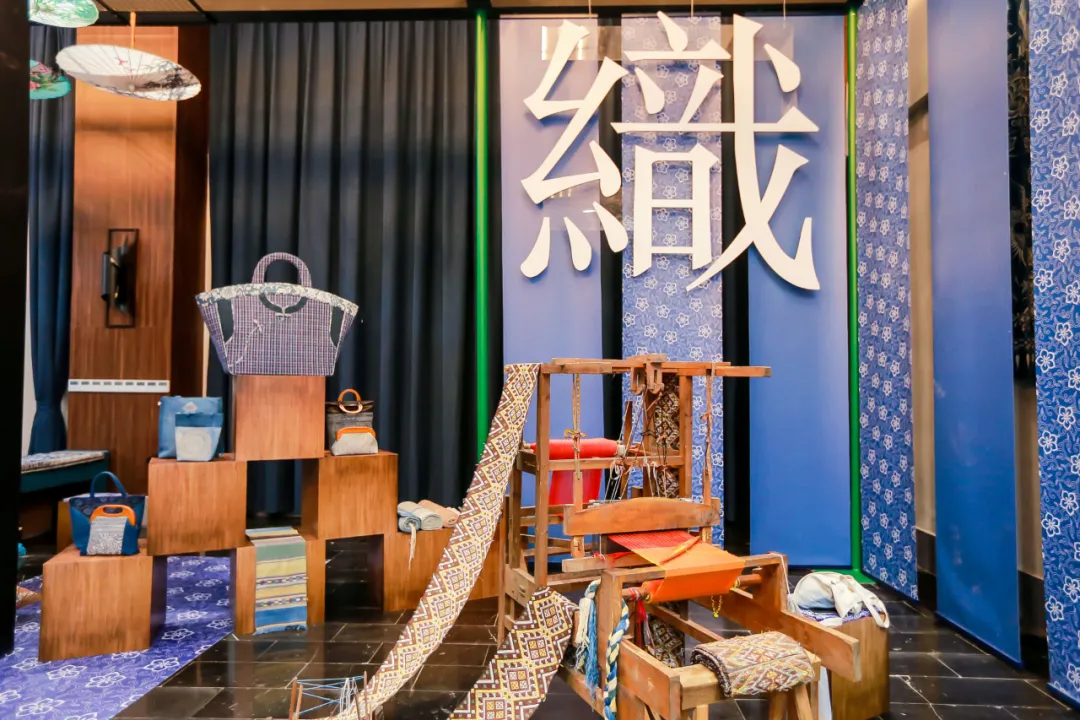 中国丹寨非遗周丨近200件药物标本参展黔东南州苗侗医药文化展