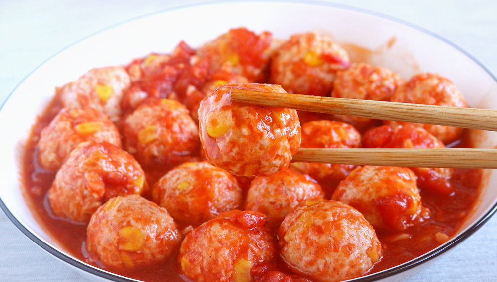 1个西红柿，加1块鸡肉，简单一搅，鲜嫩多汁，冬天多吃也不怕胖