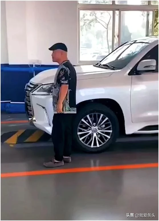 赵本山徒弟“炫富”生活曝光，豪车争相斗艳，