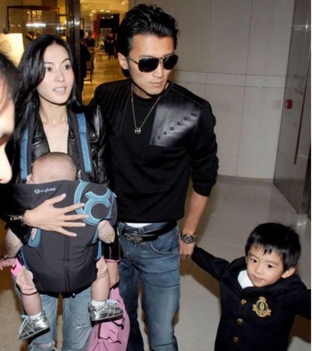 14歲Lucas燙爆炸頭，耍酷性格極像謝霆鋒，張柏芝巧妙與兒子相處