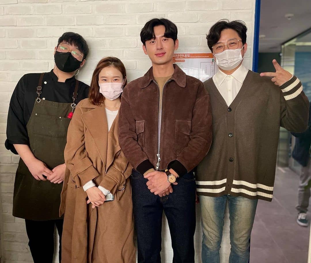 Han Xing Li Zhixun's crew celebrates his birthday, but his friend makes ...