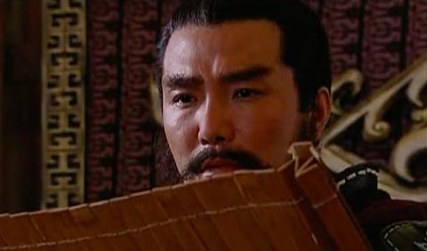 皇帝请将军吃饭，不给筷子，将军吃完后，皇帝