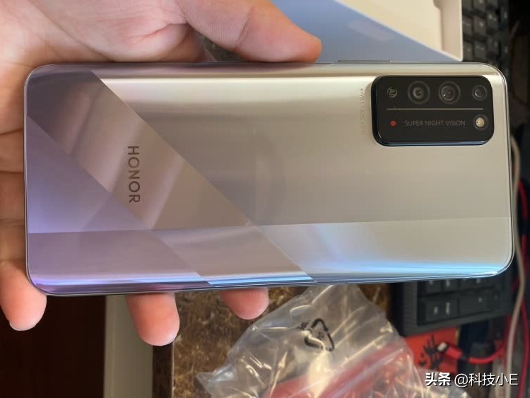 真全面屏+麒麟820不足两千元，这才是真香荣耀手