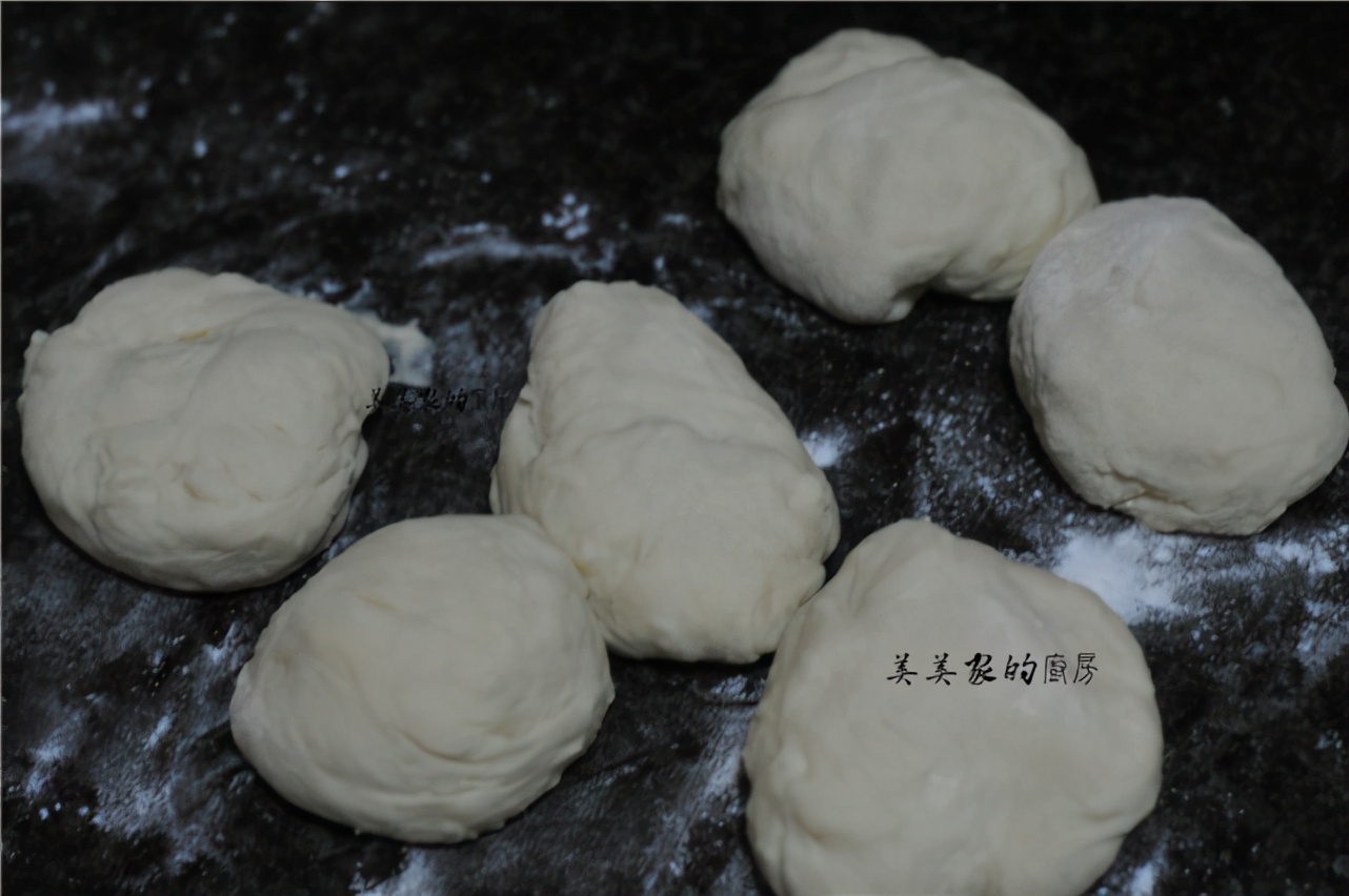 家有烤箱一定要試試，不用黃油的漢堡坯，柔軟拉絲，比買的好吃