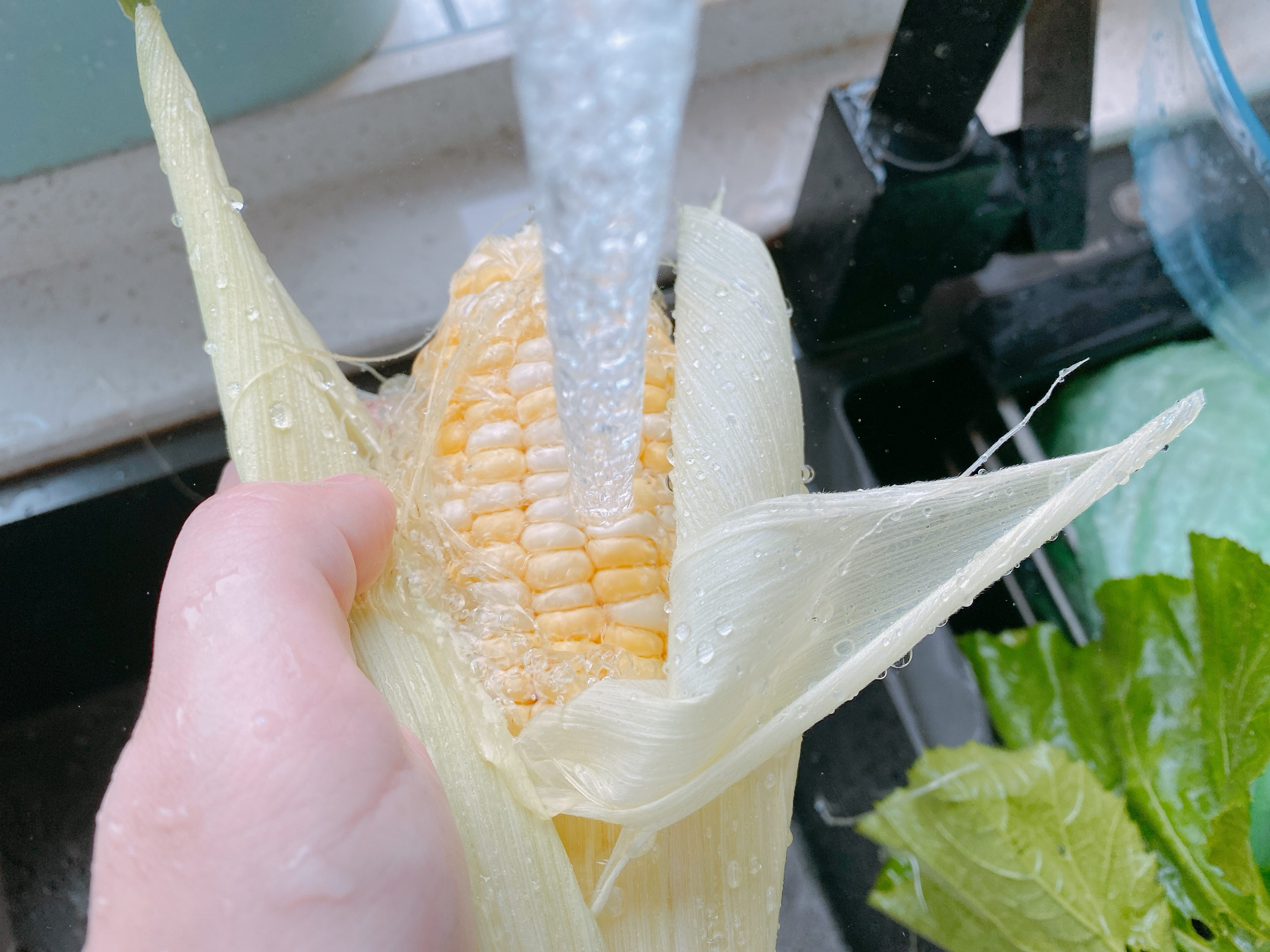 玉米保存有技巧，直接放冰箱冻就错了，多做2步，放一年还很鲜甜