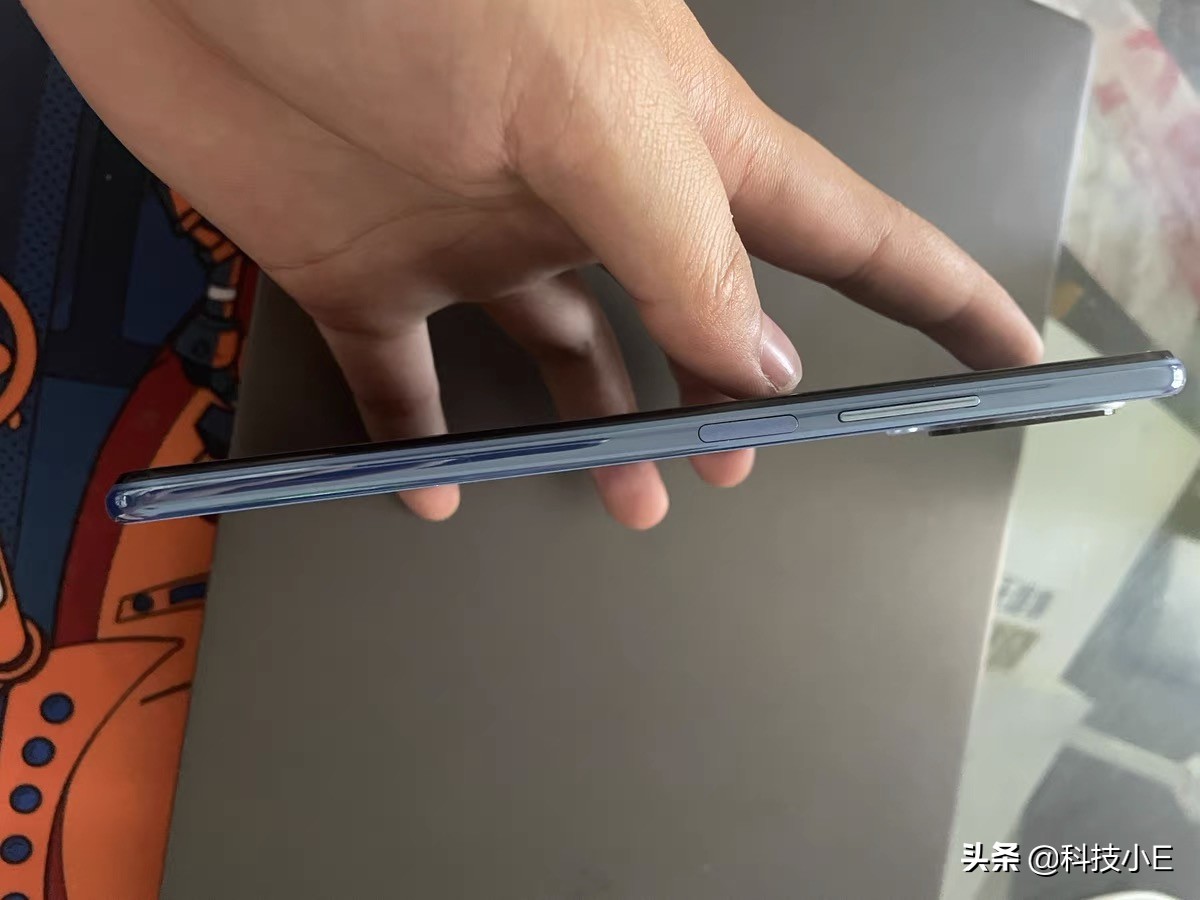 跌至1998元，5纳米芯片+128GB+OLED柔性屏，小米最轻薄的5G手机