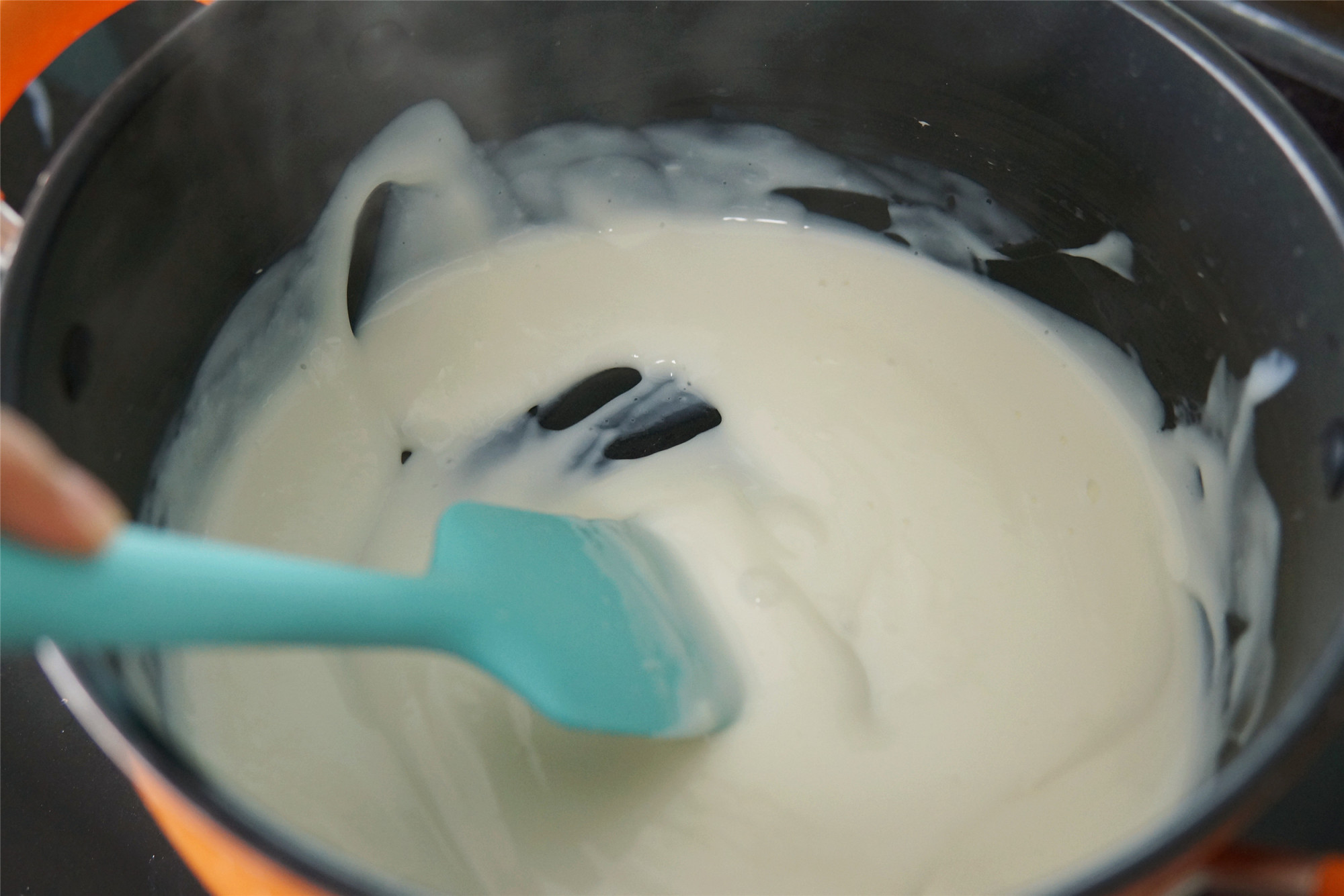 牛奶这吃法，比奶酪还香，酥脆滑嫩，咬一口爆浆，好吃到舔指头