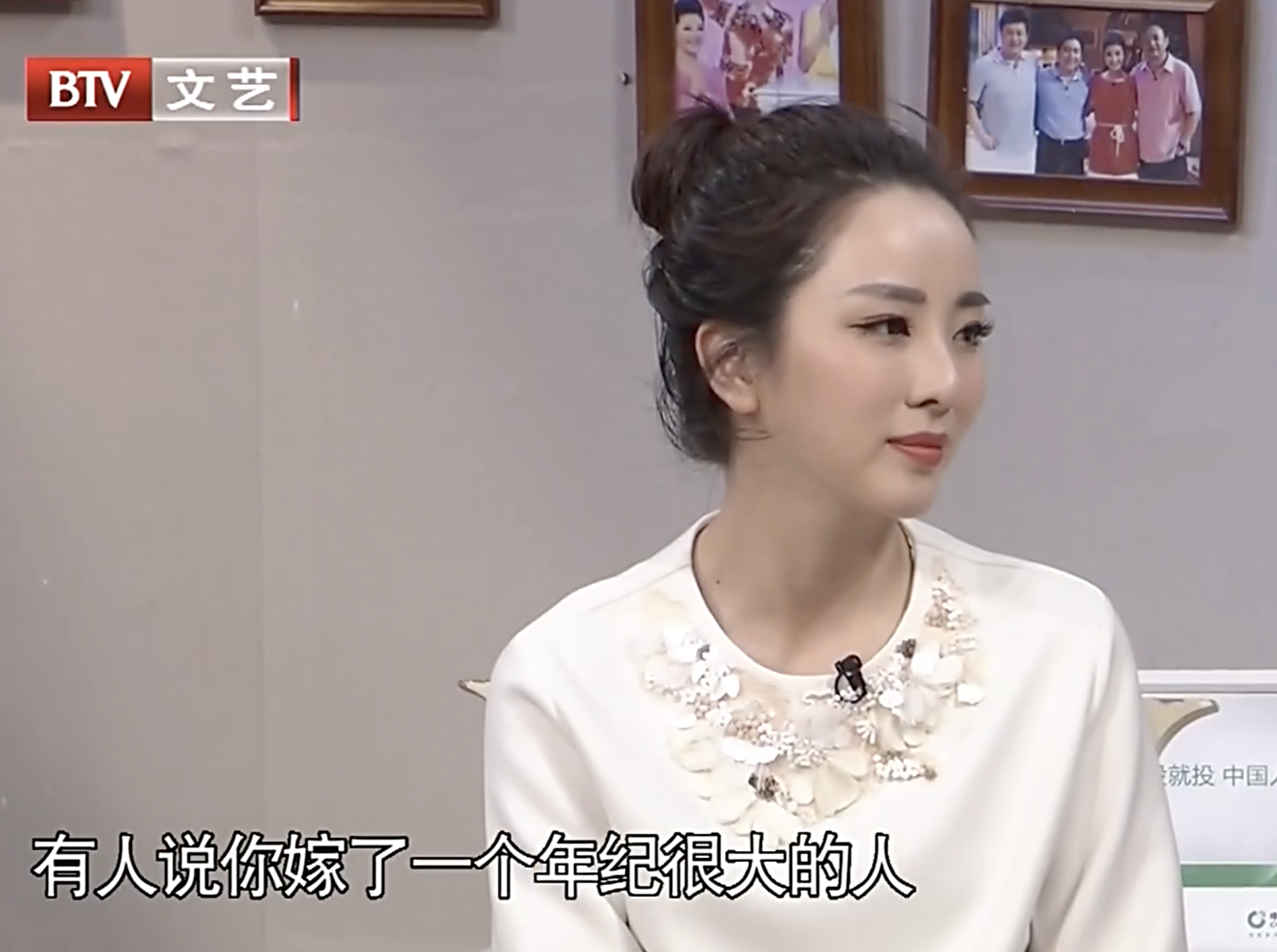 不当央视一姐，也没嫁给老头！李思思被80后老公