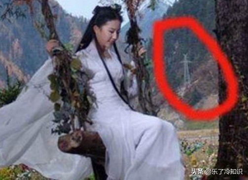 笑到肚子痛的穿帮镜头，刘亦菲荡秋千忍了，关