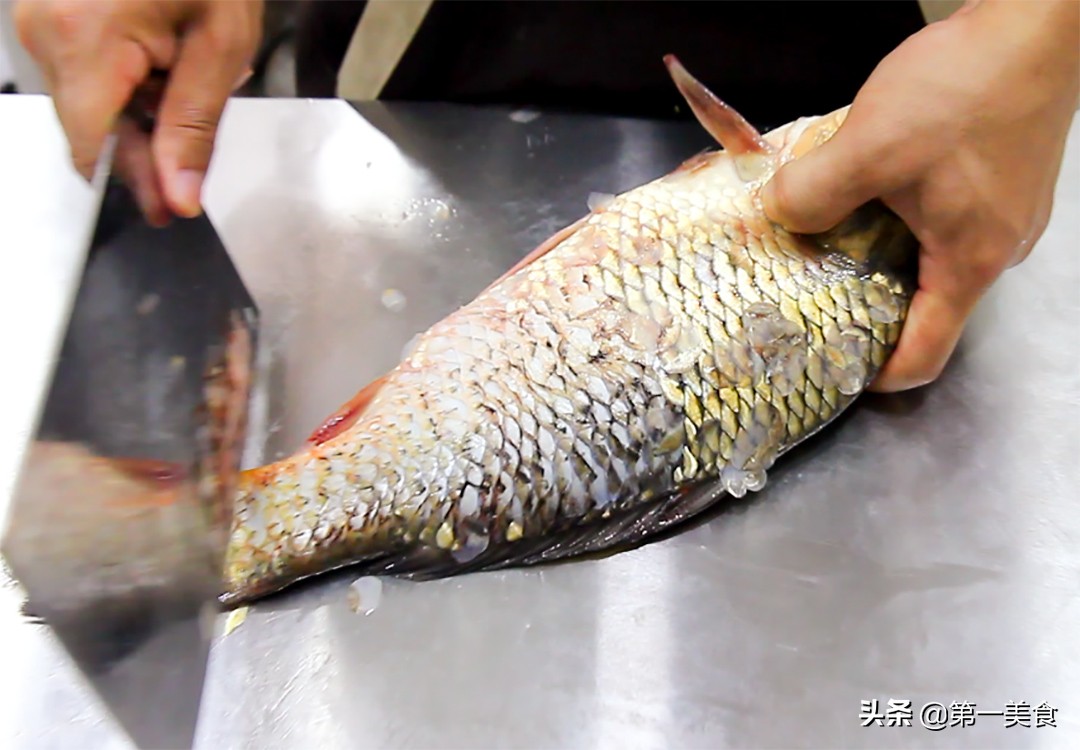 图片[2]-红烧鱼做法步骤图 不破皮不粘锅味道鲜美-起舞食谱网