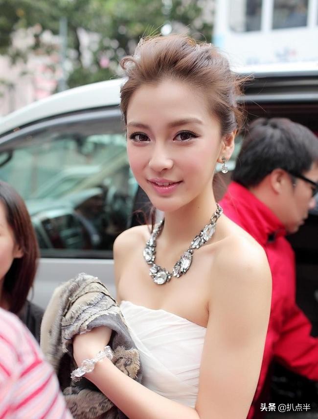 从“一夜爆火”到“资源掉没”，杨颖的十年巨变…