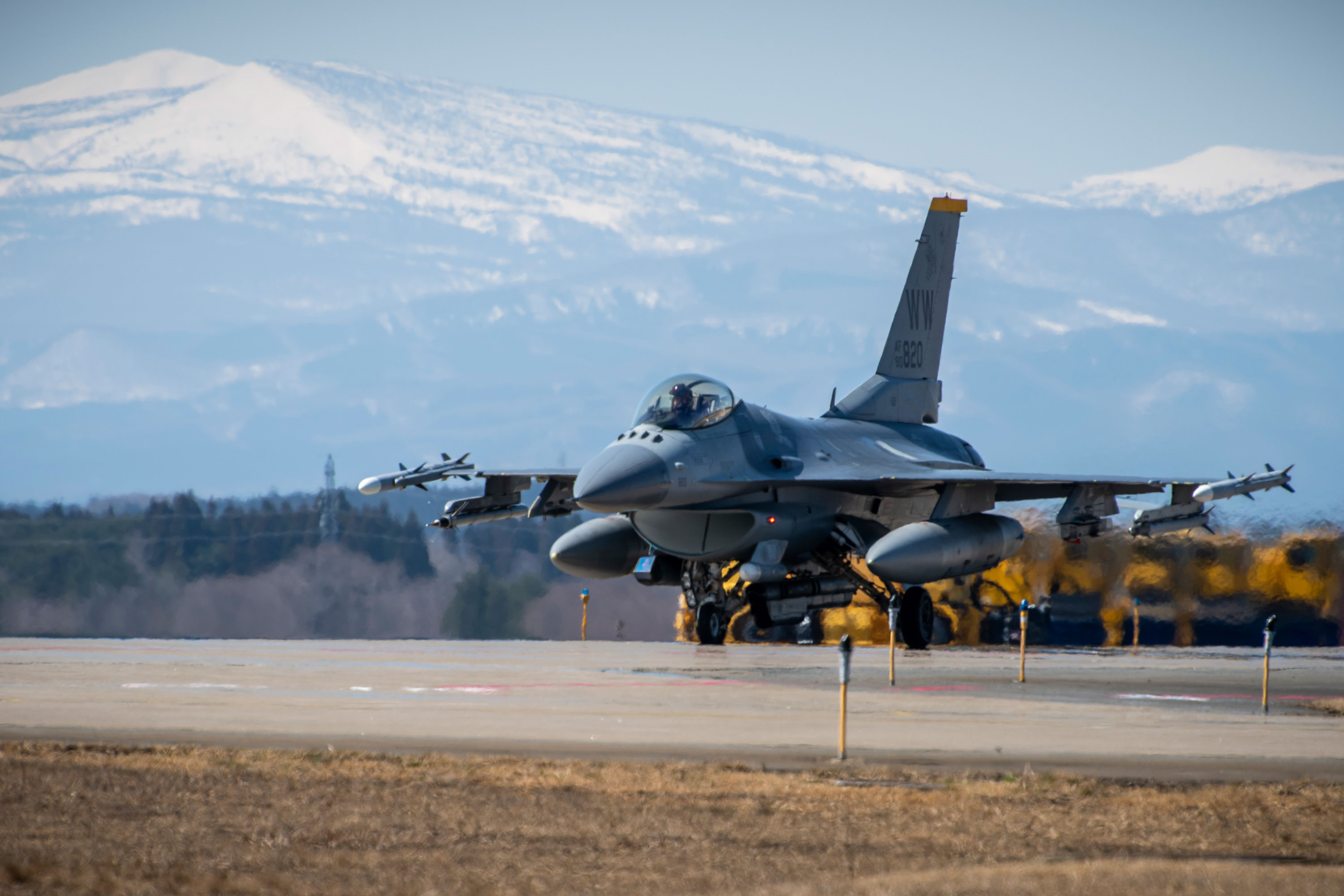 拜登还未上台就给日本敲警钟：不要对俄罗斯眉