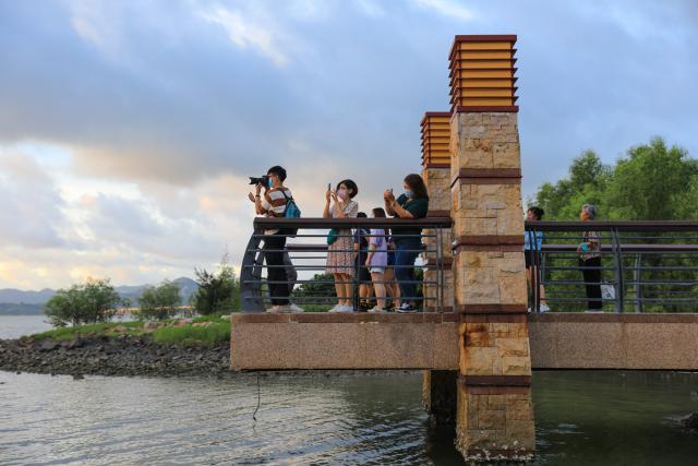 In Shenzhen this place looks sunrise, the United States must resemble a picture