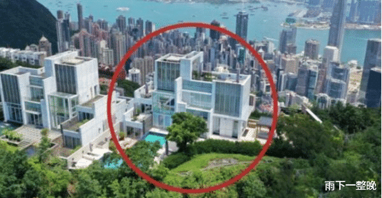 继周星驰抵押别墅，又一女星低价转租数亿豪宅，明星也不容易啊