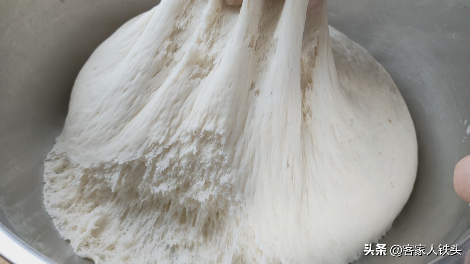 新手做包子？ 教你一個小訣竅，鬆軟白嫩多汁又好吃，咬一口滿嘴香