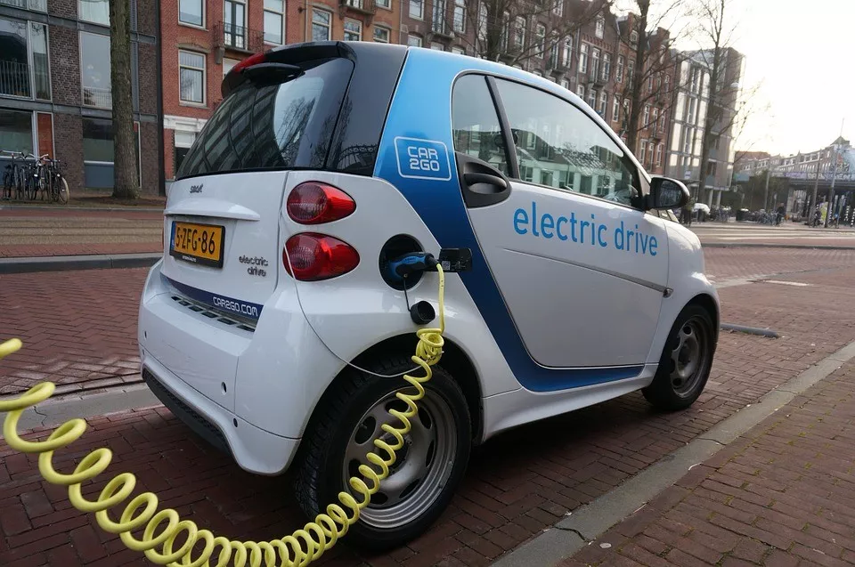 一種為實現(xiàn)電動汽車薄膜母線電容準在線故障診斷的容值辨識方法