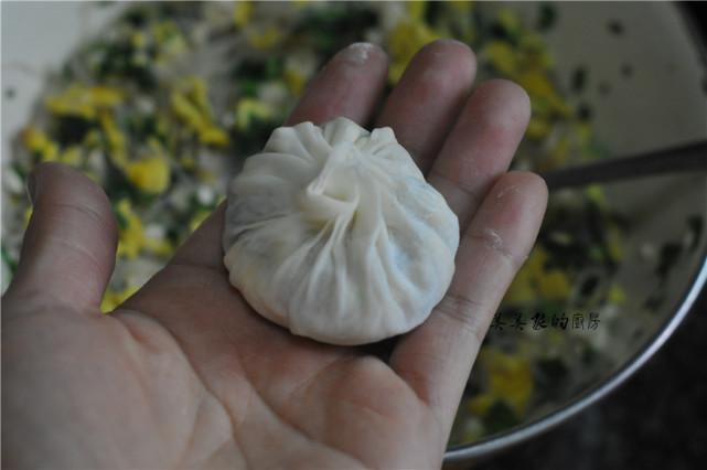 兒子最愛的早餐，比餃子簡單比包子好吃，鍋裡一煎，清爽有滋味