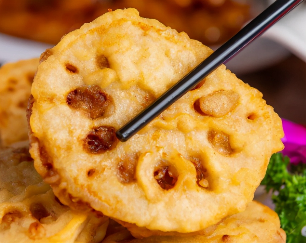 炸藕合怎麼做才酥脆？ 別只放麵粉，做好3點，藕合酥脆不易回軟