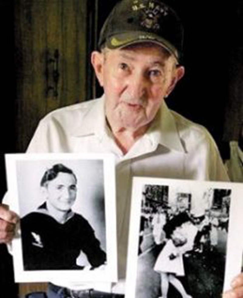 还记得当年的“胜利之吻”？他们是情侣吗？为何终生再没见过面？