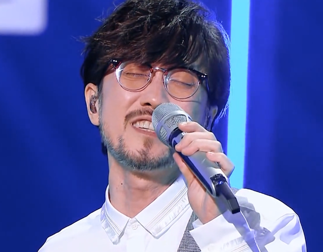 舞台|周传雄重返舞台被新人点评引争议 “情歌教父”这些年到底经历了什么