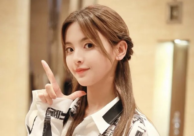 從工廠女工到流量明星，草根女孩楊超越是如何改天換命的？