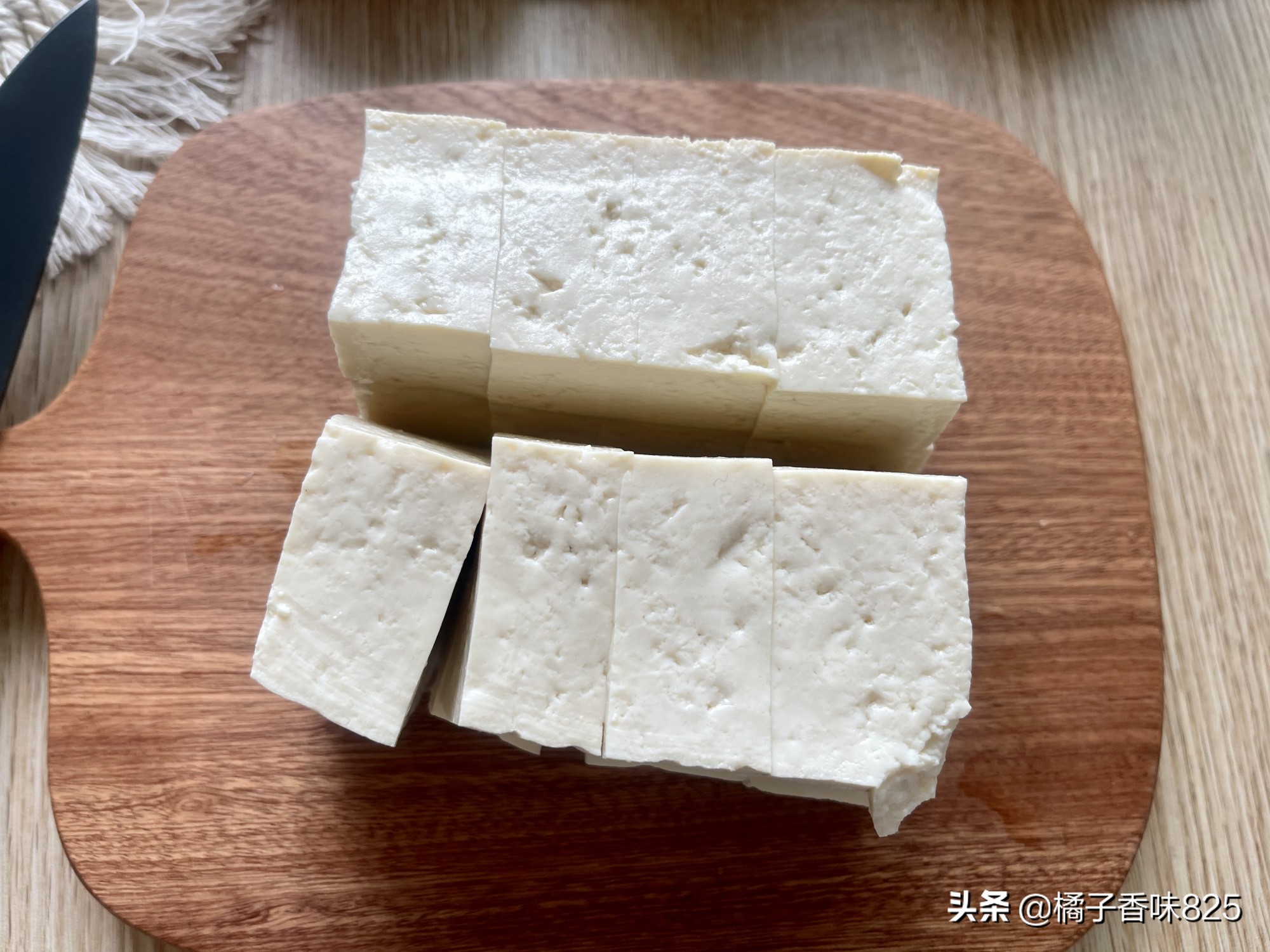 麻婆豆腐靠边站，豆腐新做法，外皮酥脆里面软嫩，蘸上料汁巨好吃