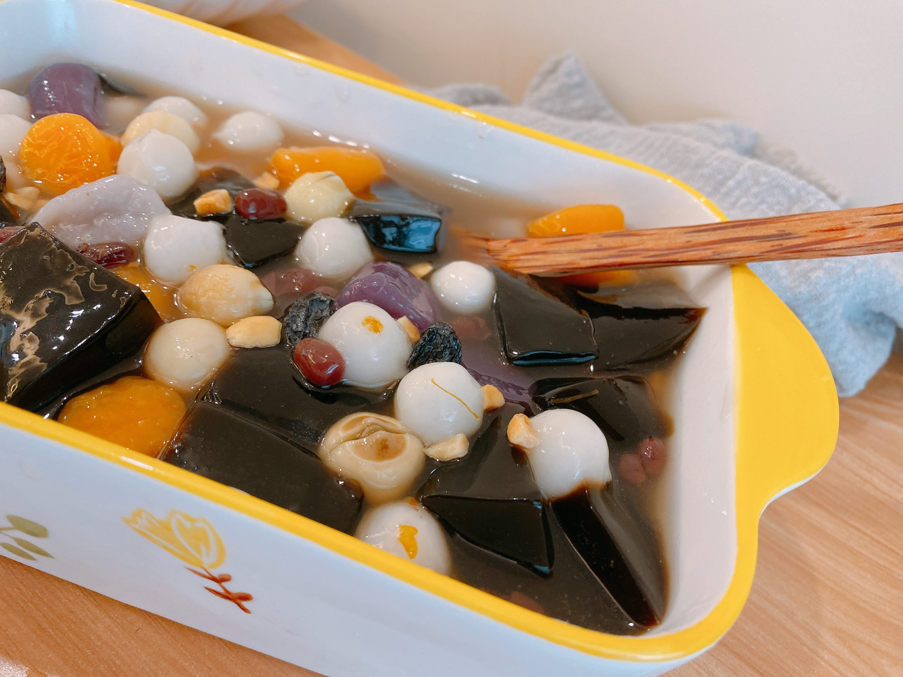 天气热试试冷饮拼盘，用料足清凉降火，比烧仙草还好吃，解暑神器